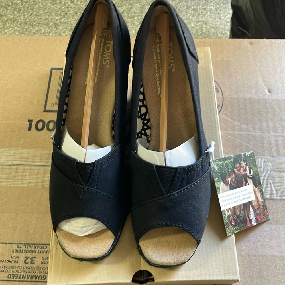 Black wedge heel Toms espadrille
